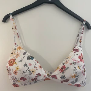Jätte Söt Blommig Bikini Strl 38 H M