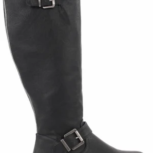 Stövlar - Säljer ett par stövlar från märket Duffy. Nypris 679kr , köparen står för frakt 