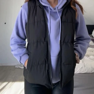 Svart väst  - Väst som aldrig används