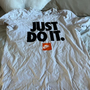 Nike & puma t-shirts  - Storlek L på båda, nya ! 100kr styck 