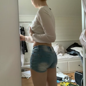 shorts  - Fina shorts som är låga i midjan, fina detaljer 