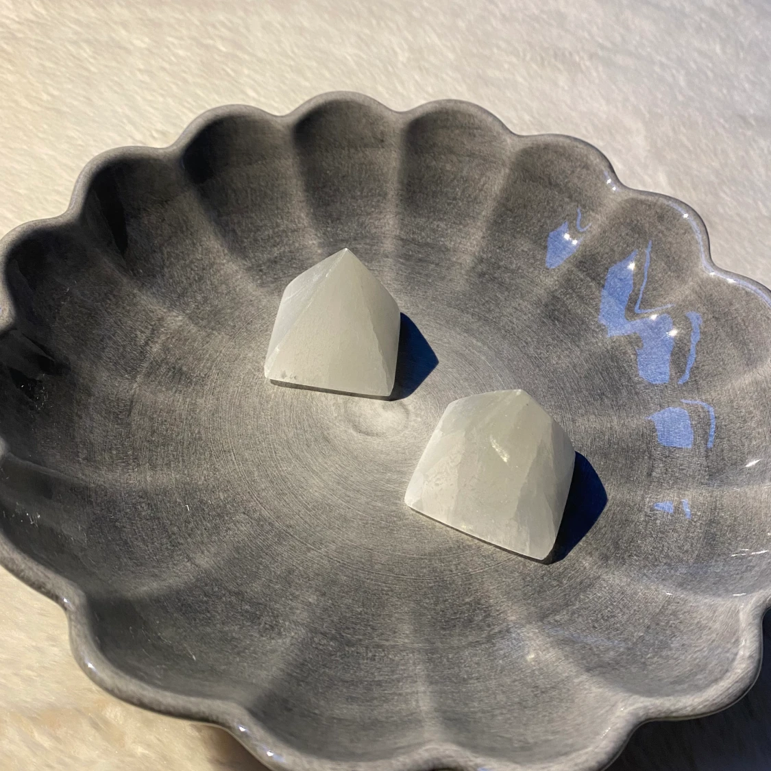 Satin spar pyramid  - 90