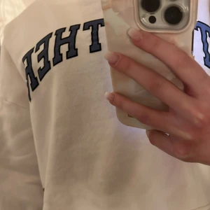 Sweatshirt, magtröja! - Plaggets storlek är 146/152, den är lite liten för mig. Skicket är jättebra, den har använts ungefär 4 gånger. Köptes för 1 år sedan ungefär. Pris kan diskuteras!