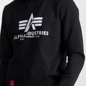 Alpha Industries Original Svart - Snabb affär = Billigare Säljer min Alpha Industries Tröja  Skick: 8/10 Passform: Väldigt bra Storlek: Small