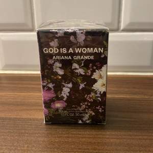 Säljer en oanvänd parfym från Ariana Grande ”God is a woman”. 30ml. 