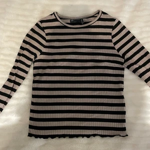 Topp - En superfin randig topp från asos som jag tyvärr bara använt 1 gång. Den sitter superfint på kroppen. 