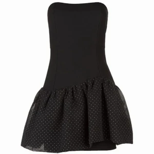 Maje klänning - Superfin slutsåld Maje klänning, oanvänd! Strl 2, sitter som en strl S skulle jag säga. Skickar gärna fler bilder vid intresse. Nypris: 2300 kr. Bud från 790 kr😊