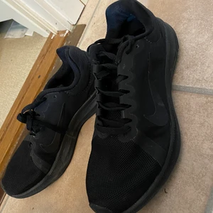 Nike sneakers - Använda 2-3 gånger