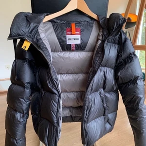 Parajumperjacka strl S - Köpt för 5000kr, använd en vinter. Som en S i Storleken