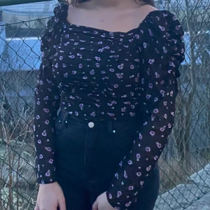 Topp storlek 40 - Lila svart topp