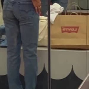 Lågmidjade Levis  - Lågmidjade levis jeans, i storlek 30/34❤️ 