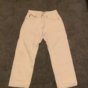 Armani jeans i 28x28 - Säljer mina Armani jeans i 28x30. Köpta för 400 på humana. Skick 8/10 pris: 100kr (kan diskuteras). 