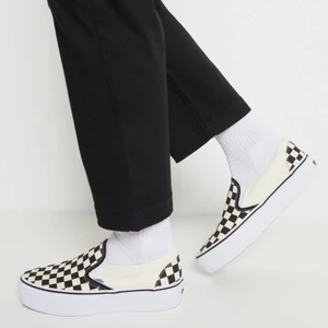Checkered slip-on vans - Mina fina sparsamt använda rutiga slip-on vans. Det är den högre modellen platform, och otroligt sköna.