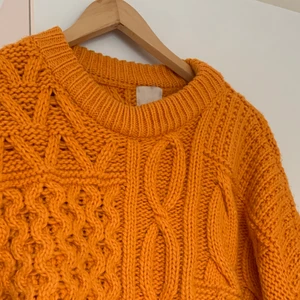 Orange stickad tröja - Så snygg orange stickad tröja från H&M 🧡
