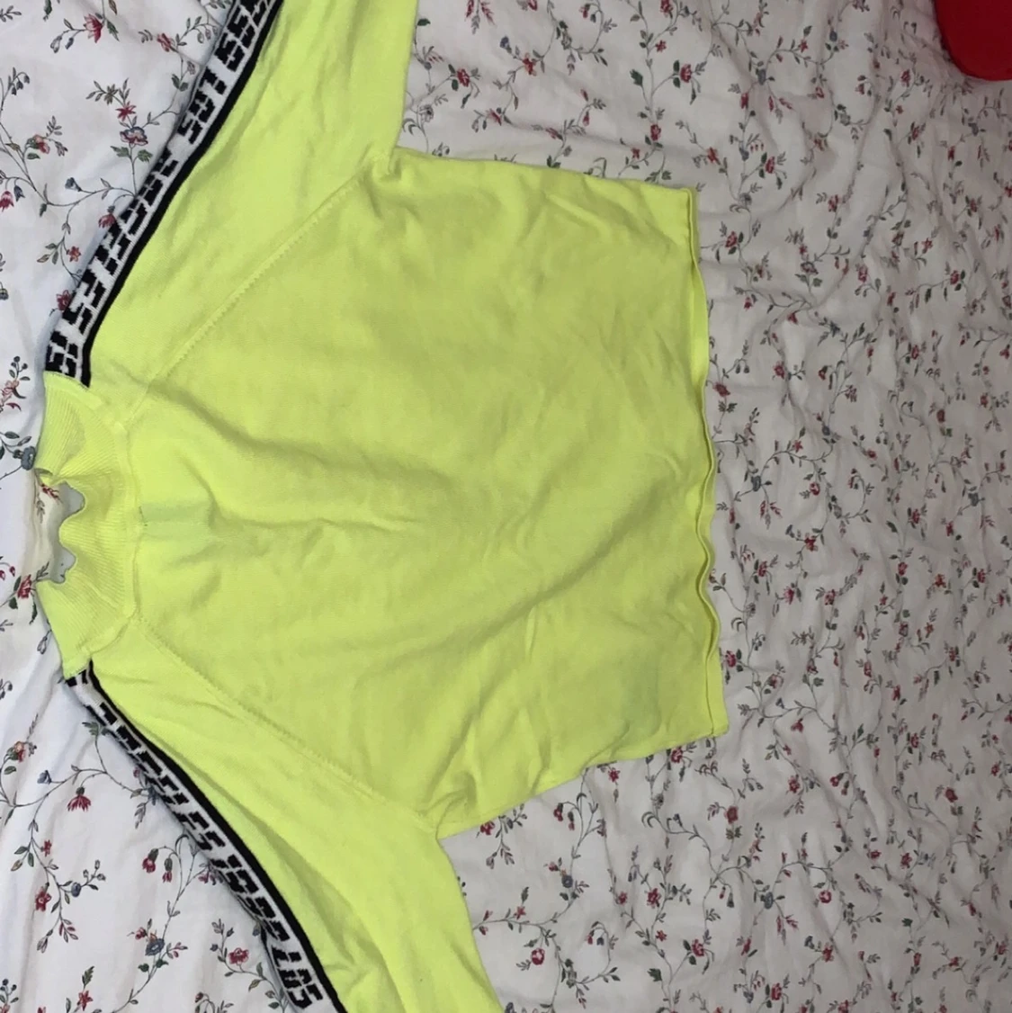 Enkel tröja i storlek M