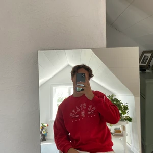 NC State Sweatshirt - Röd snygg sweatshirt, skriv om du har frågor❤️