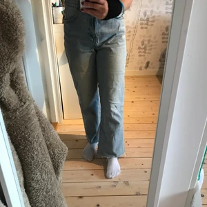 Blåa jeans  - Blåa bekväma jeans. Dom har en bra längd (jae 160)