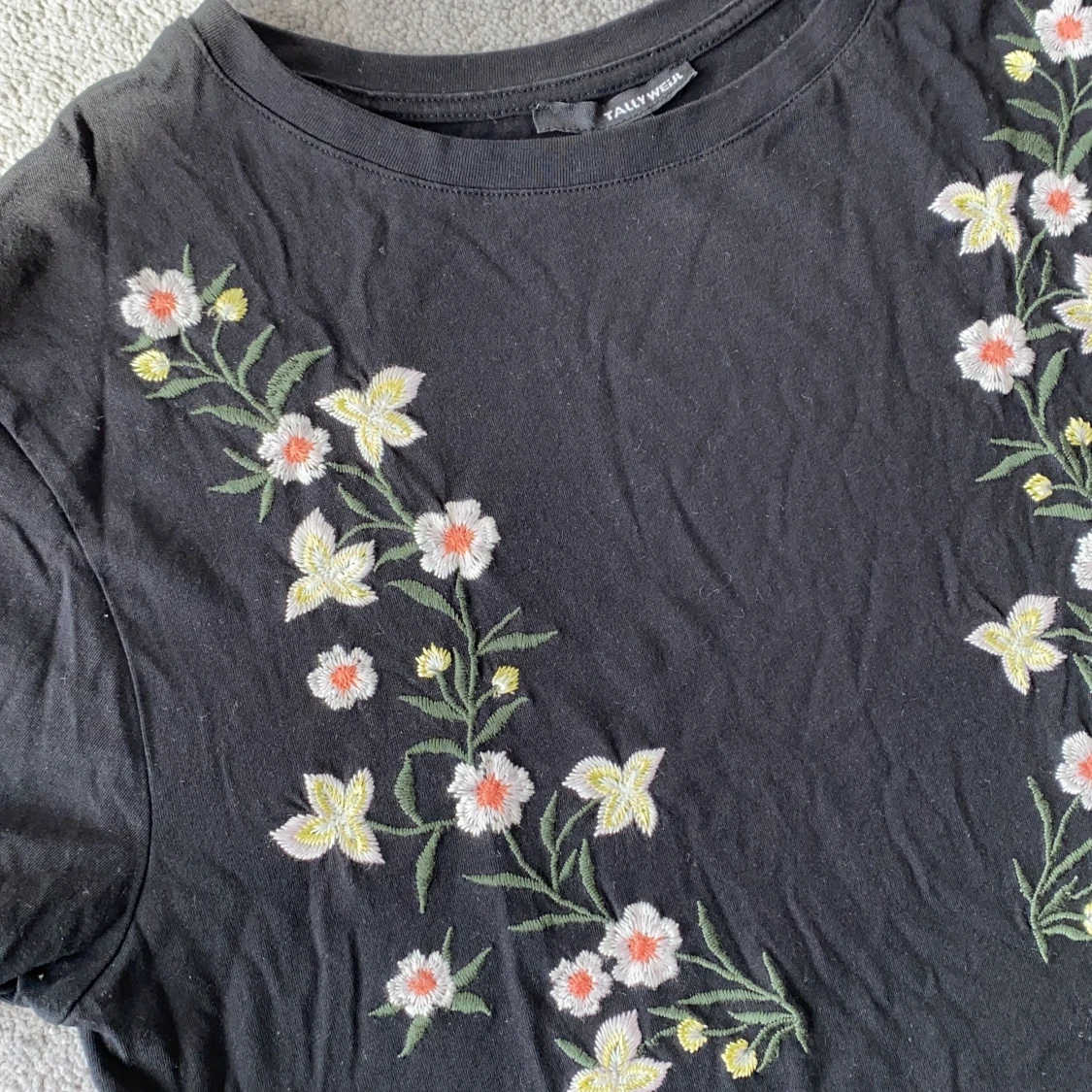 Söt kort topp med brodyr stl M - 90