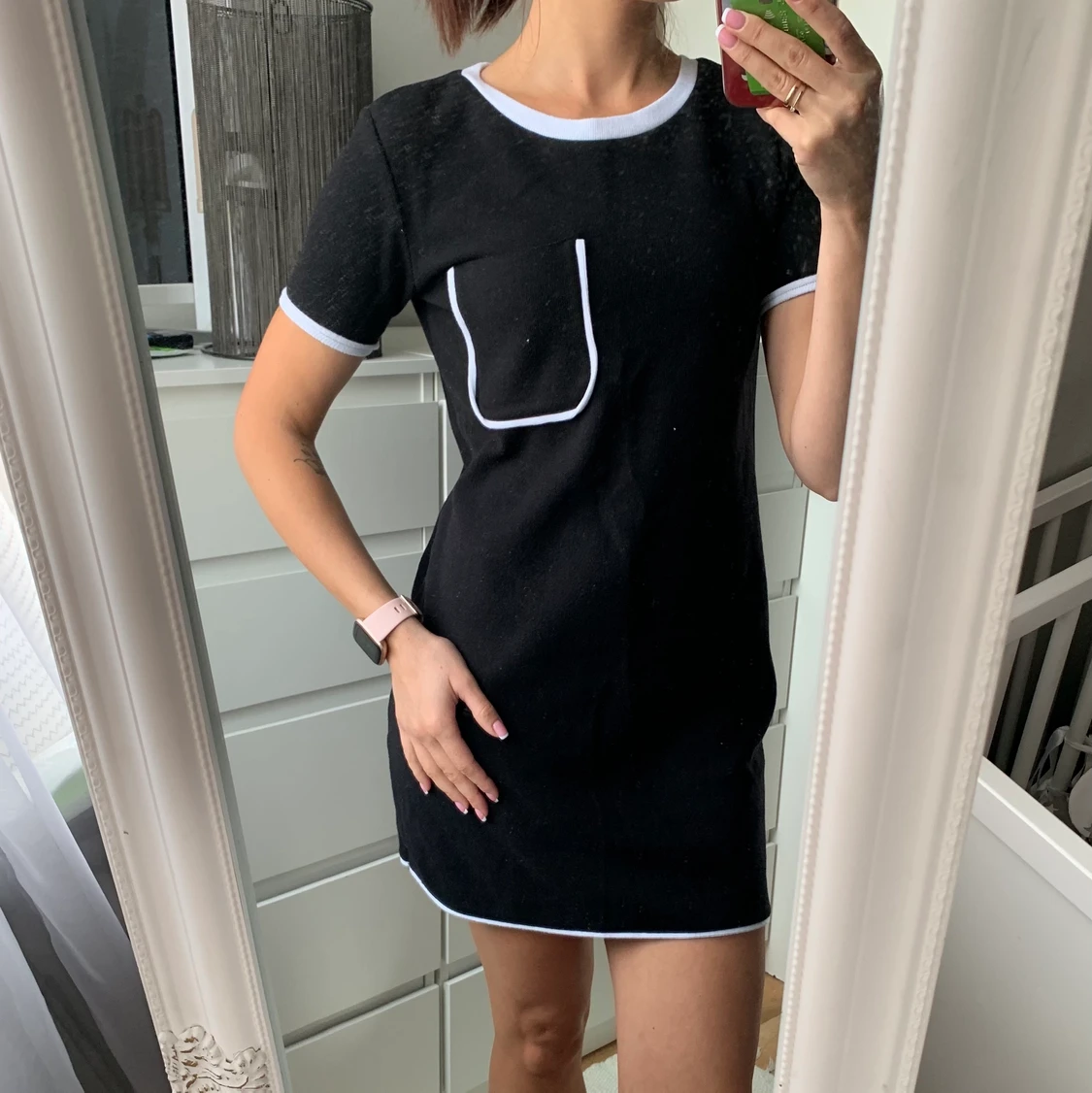 Kort svart klänning. XS