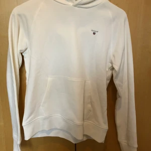 Gant hoodie strl 158/168 - Gant hoodie strl 158/168, aldrig använd, skriv för fler bilder. Köparen står för frakten. 