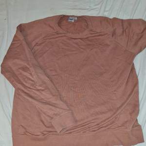 Sweatshirt som är rosa/brun. 