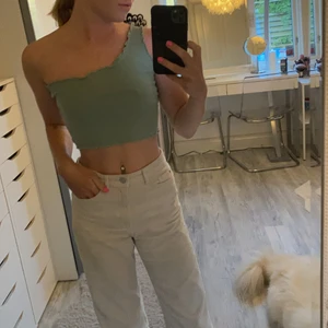 SHEIN one shoulder linne - Gulligt grönt one shoulder linne från SHEIN, aldrig använt.