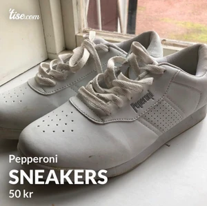 Sneakers  - Vita fina sneakers passar till allt 
