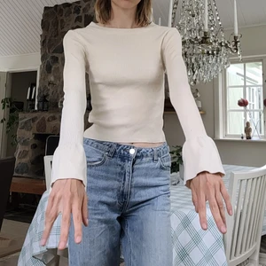 Öppen rygg tröja - Från gina tricot. Hel underbar. Storlek xs. Nej men den e så bra! Köpare står för frakt :-)