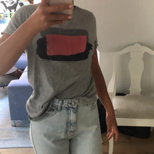 T-shirt från Carin Wester  - En super fin t-shirt från Carin Wester som inte blivit använd för ett bra pris. Köparen står för frakten om man inte kommer och hämtar 