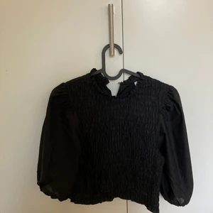 H&M shirt - H&M shirt in a size S. Only used 2 times. 