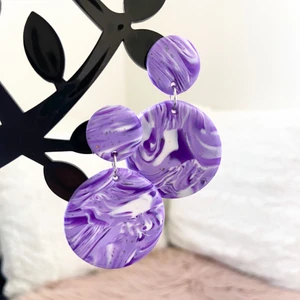 Örhängen  - Örhängen av glitter lera . Frakt 24kr Dm för mer info🥰