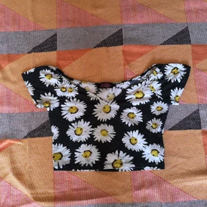 Blommig topp Small - Söt blommig topp! Stl S. Fint skick.