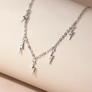 Trendigt Halsband  - Helt nytt halsband från shein! Frakten är inräknad i priset 🤍