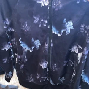 Träningskofta  - En blommig tränings kofta från WA 