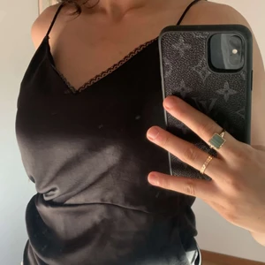 SATIN LINNE, ZARA -  jättefin zara linne, materialet satin!  GRATIS FRAKT💗