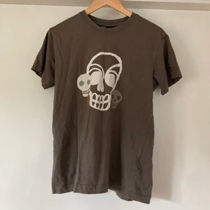 Tshirt - En jättecool edgy tshirt som jag köpt på secondhand!