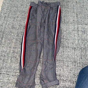 Tommy hilfiger - Byxor i nyskick!!! För 5-6 år 