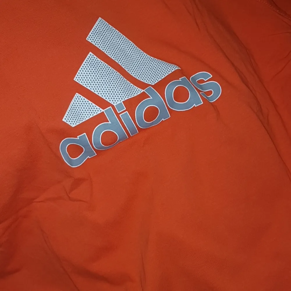 Adidas t-shirt.. T-shirts.