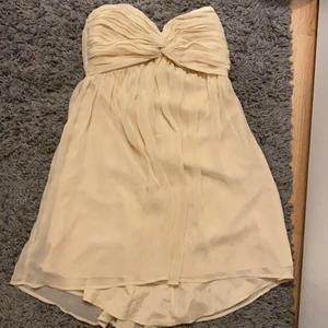 Klänning  - En så fin klänning som jag aldrig använt i storlek 34. Gratis frakt 