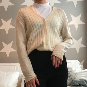 Stickad tröja - Varm stickad tröja. Köpt på humana i göteborg för ca ett halvår sedan. Fint skick! 