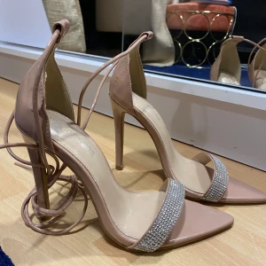 Klackskor - Klackskor 38 (aldrig använt) (köpta för 800kr)