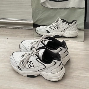 New Balance WX452 - Säljer mina New Balance då dom inte kommer till användning längre! Använd ett antal gånger men skicket är fortfarande väldigt bra! Startbudet är 250kr, så skriv vad du vill buda i kommentarerna! (Budgivningen avslutas Söndag 21/2 klockan 20.00)