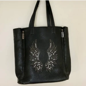 Väska - Säljer väska med gillitter änglavingar, köpare står för frakt💕