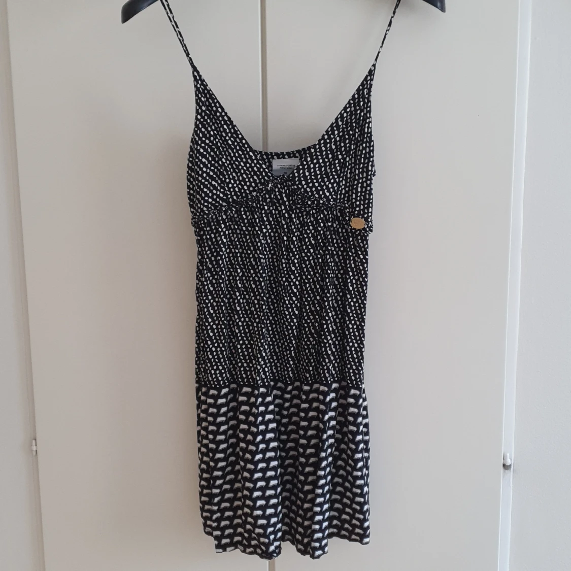 Klänning med tunna axelband - 90