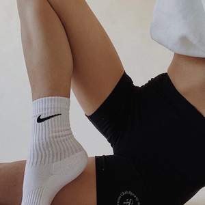Säljer 3 par Nike strumpor, de är ej använda men lappen borttagen.  1 par för 35kr alla 3 för 100kr! Frakt tillkommer 😚