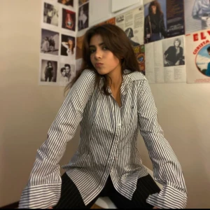 unisex randig skjorta 🤍🤎 - Frakt tillkommer ! DM för mer info🤍