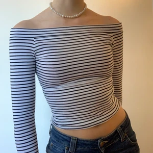 Randig topp - En gammal favorit! Har verkligen älskat denna tröja, men den är numera för liten för mig :( Snygg och tajt passform med ett väldigt bekvämt material. 