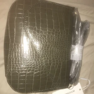 Ny väska från nelly med prislappen kvar  - 250 med frakt inräknat 