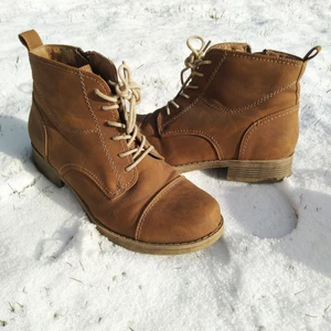 Bruna finskor  - Fina skor i storlek 39✨ sparsamt använda då de verkligen inte var min stil :) Frakt tillkommer💕