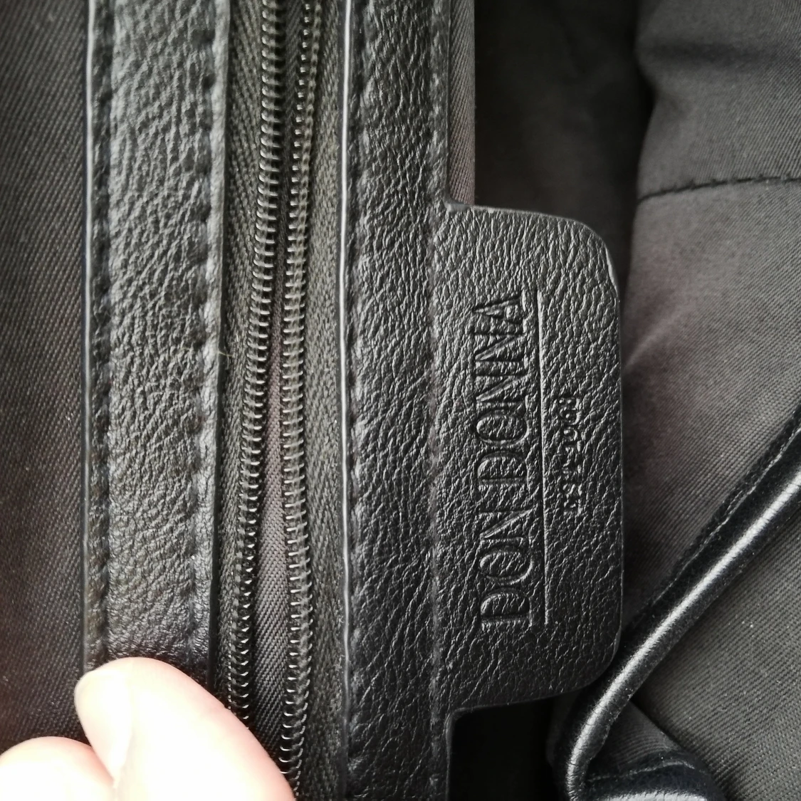 DONDONNA svart väska  - 91